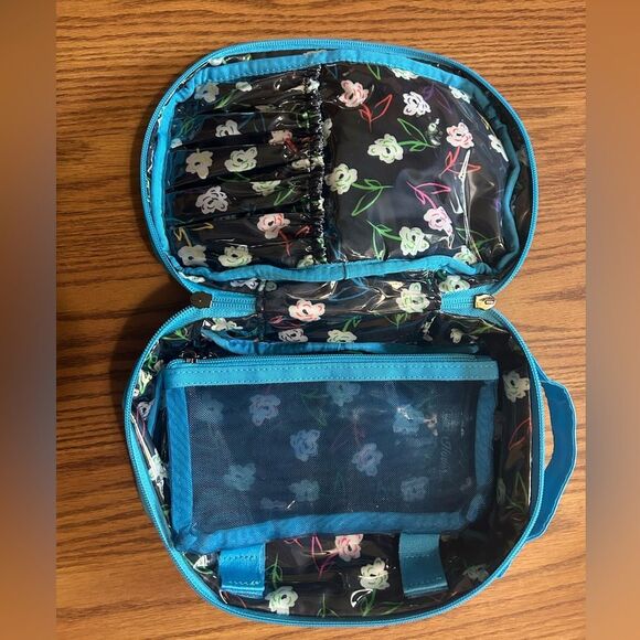 LUG Hover Cosmetic Case - Sky Blue with Floral Inside Lining NWOT - Picture 3 of 5